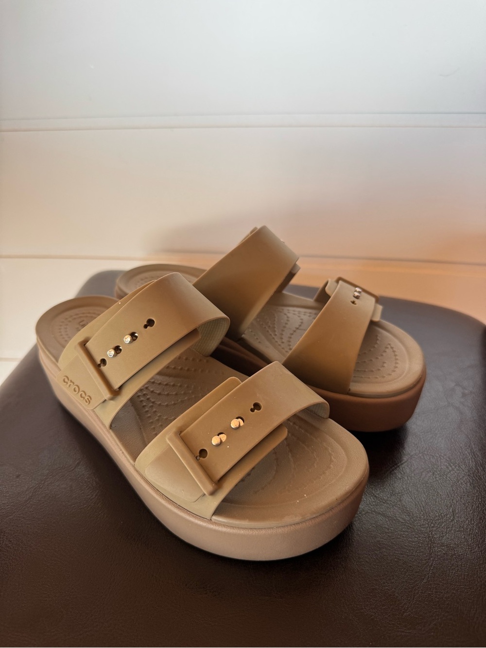 CROCS Brooklyn Buckle Low Wedges Platform Sandal